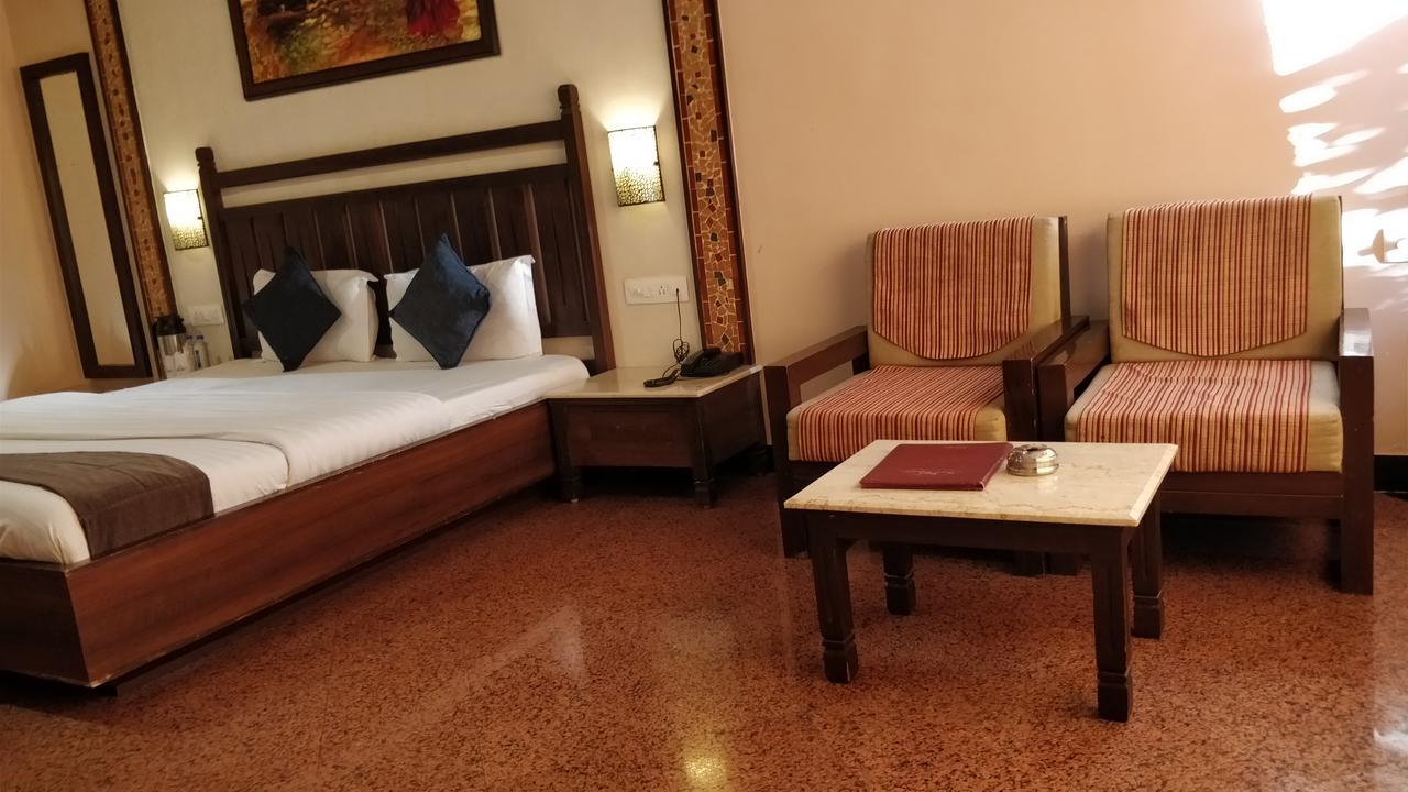 Hotel Mount Regency Ābu Eksteriør billede