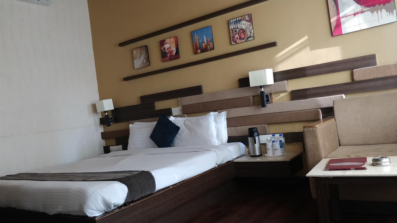 Hotel Mount Regency Ābu Eksteriør billede